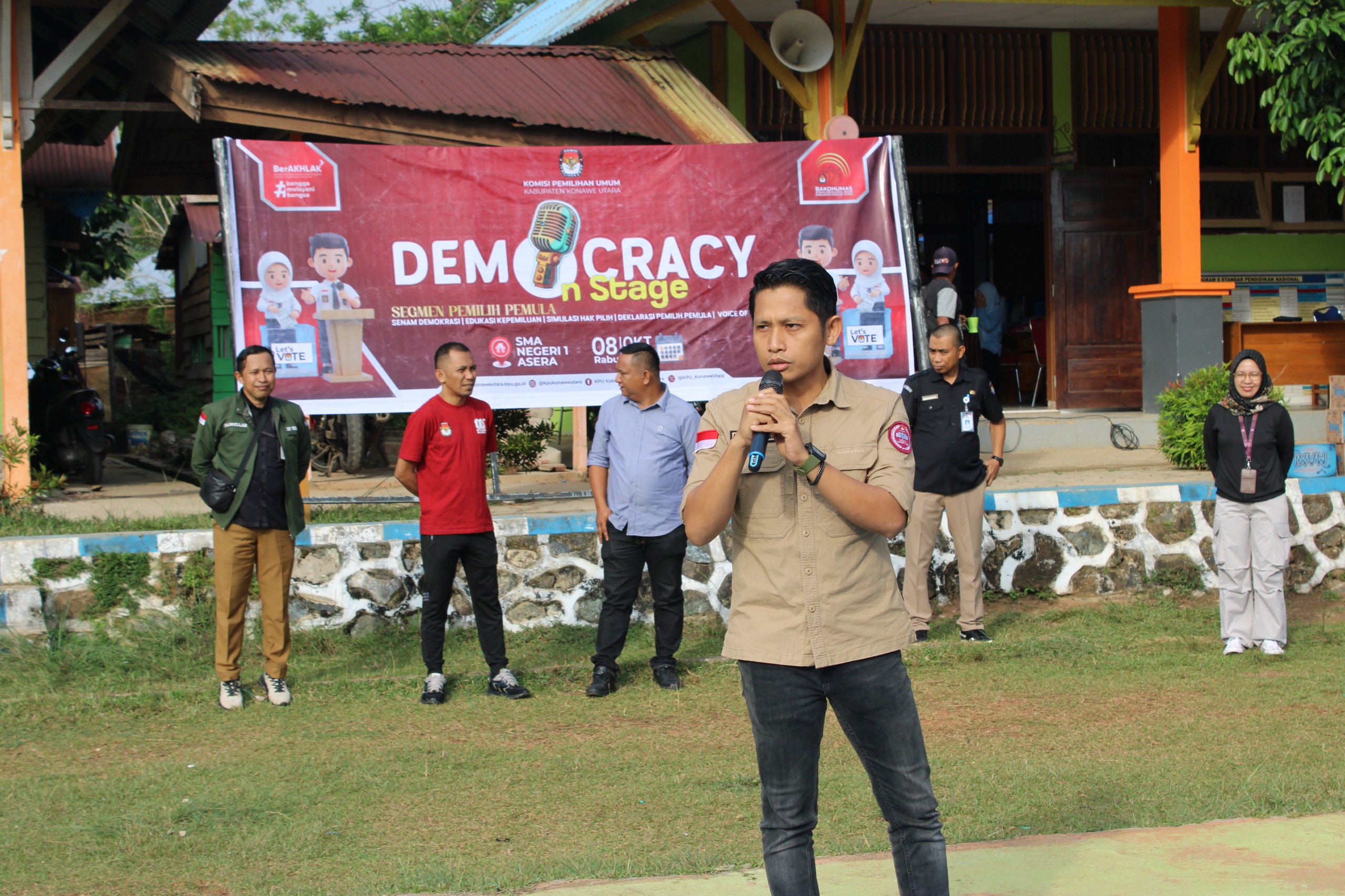 Sosialisasi Pendidikan Pemilih Pemula  Dengan Tema " Democracy On Stage"